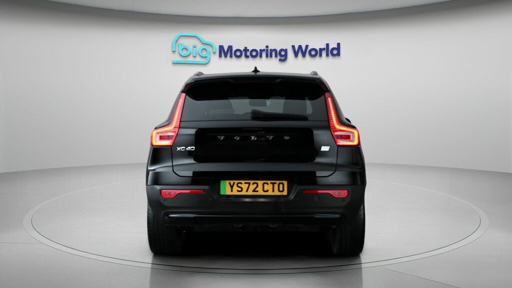 Volvo XC40 Plus Black #6