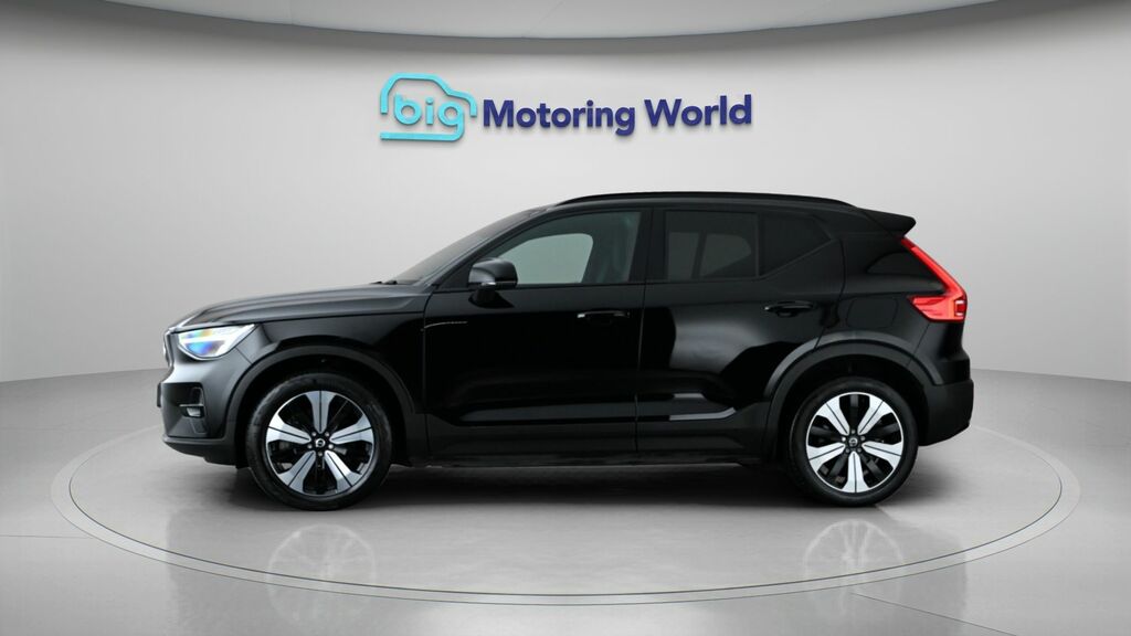 Volvo XC40 Plus Black #4