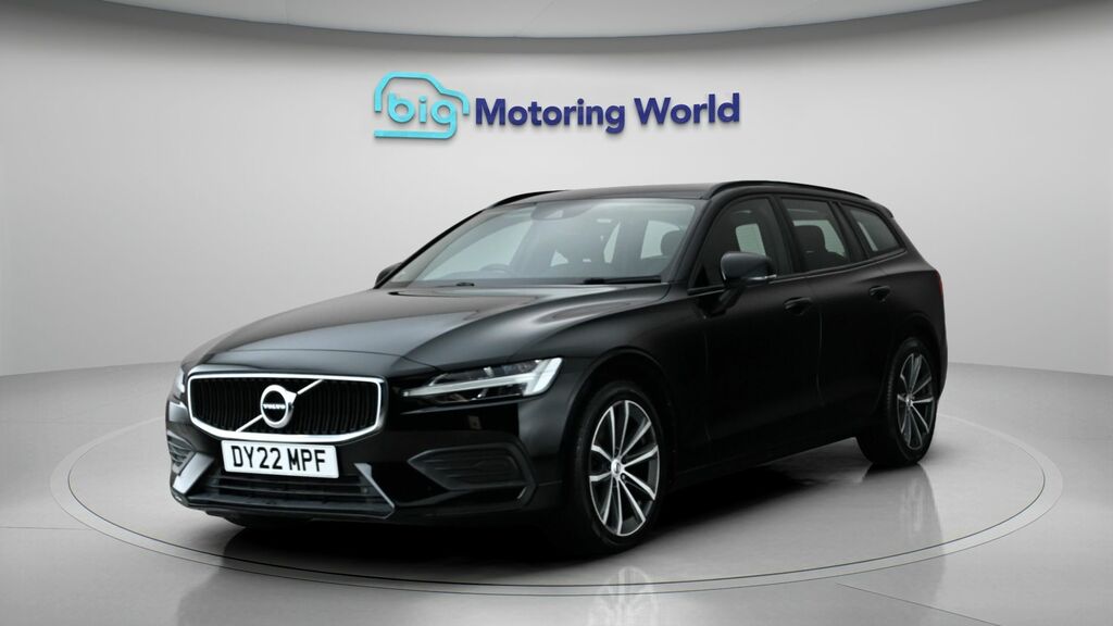 Volvo V60 Momentum Black #3