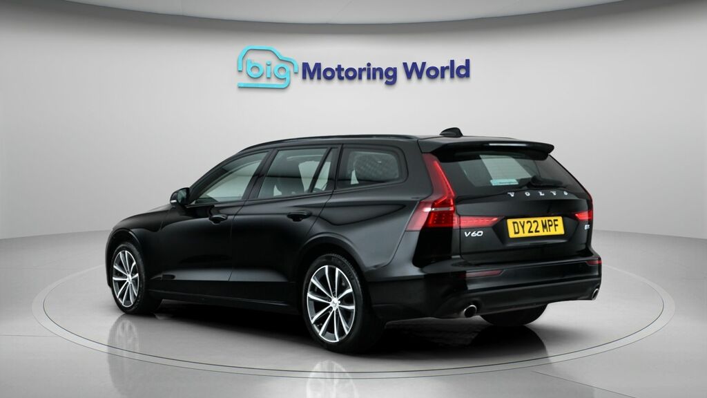 Volvo V60 Momentum Black #5
