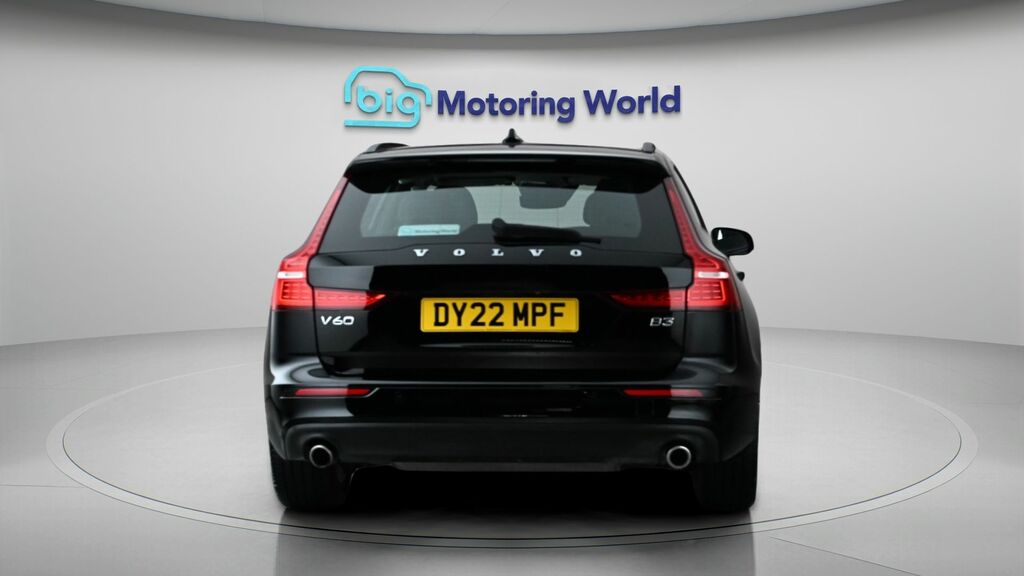 Volvo V60 Momentum Black #6