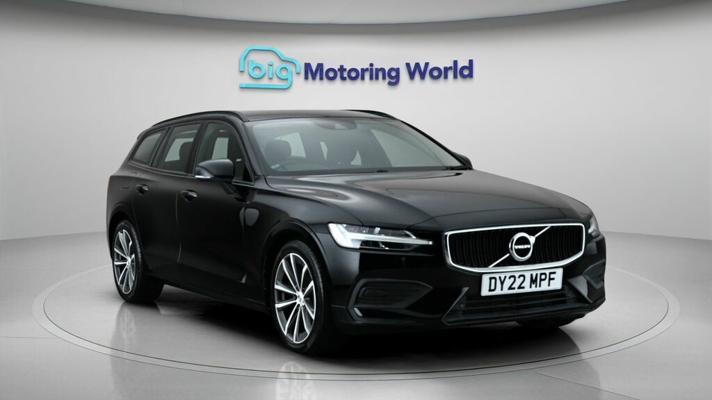 Volvo V60 Momentum Black