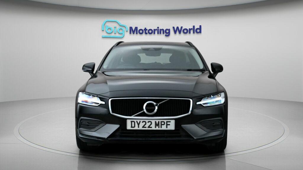 Volvo V60 Momentum Black #2