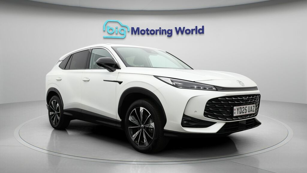 MG HS Trophy White