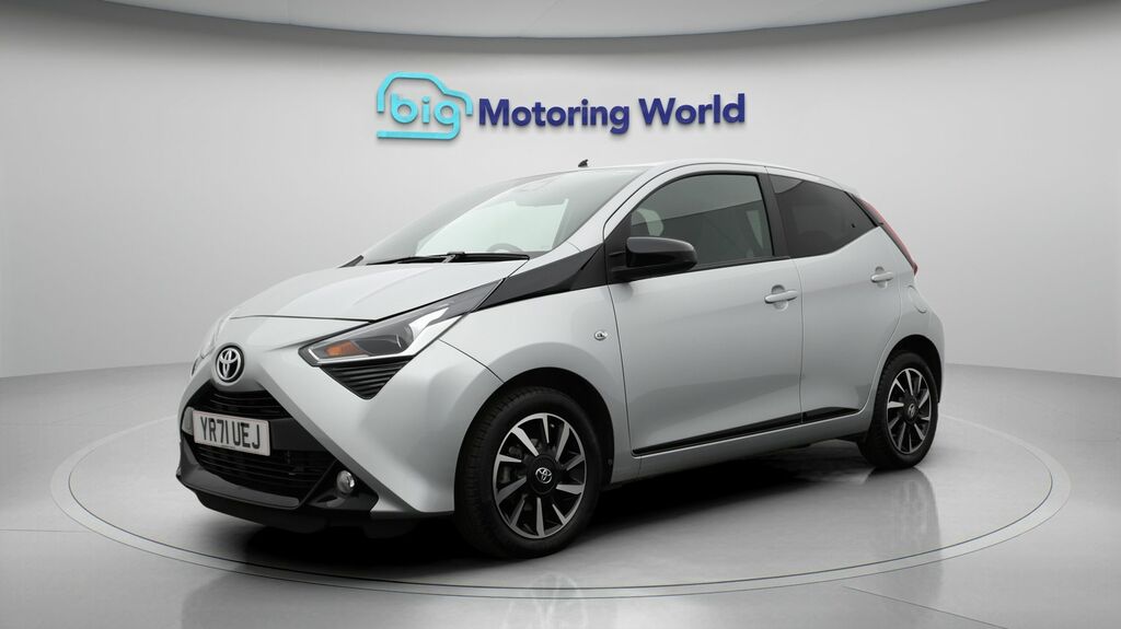 Toyota Aygo X X-trend Silver #3