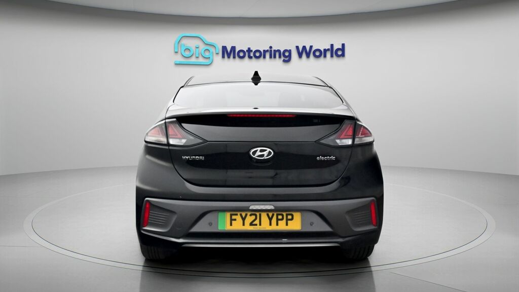Hyundai Ioniq Premium Se Black #6