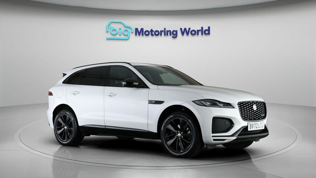 Jaguar F-Pace R-dynamic Black BV72LTJ White