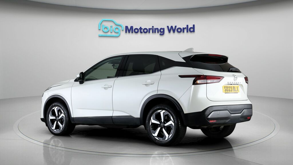 Nissan Qashqai N-connecta SD23BLX White #5