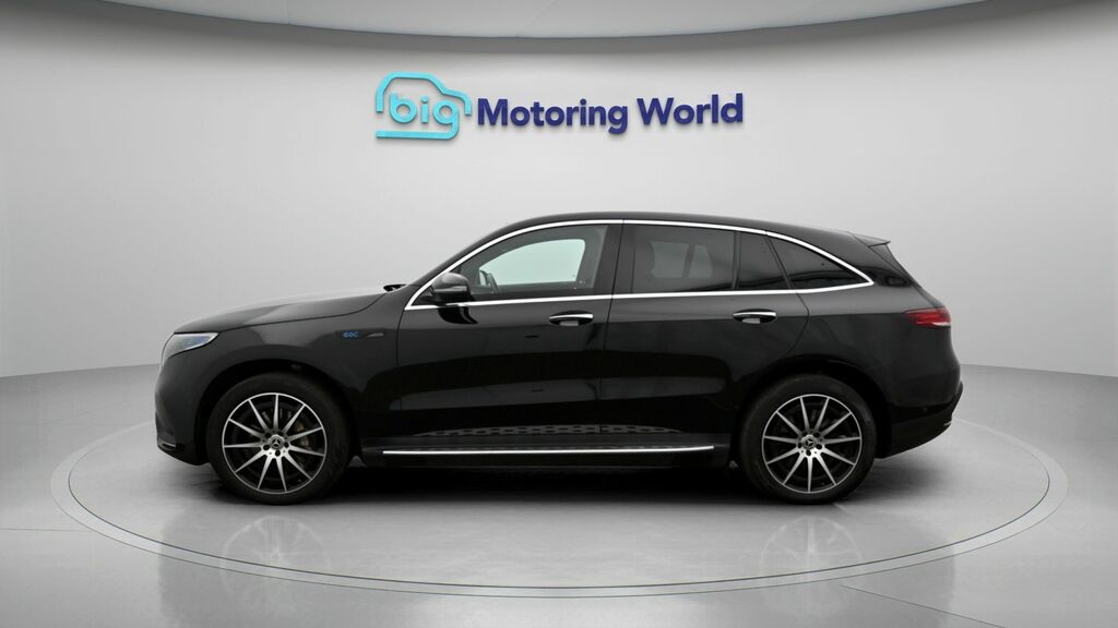 Mercedes-Benz EQC Amg Line Black #4