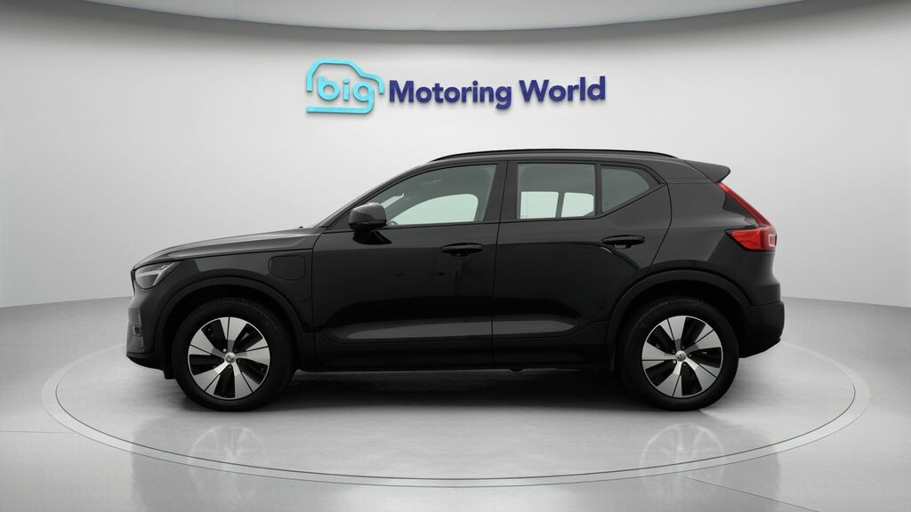 Volvo XC40 Plus Black #4