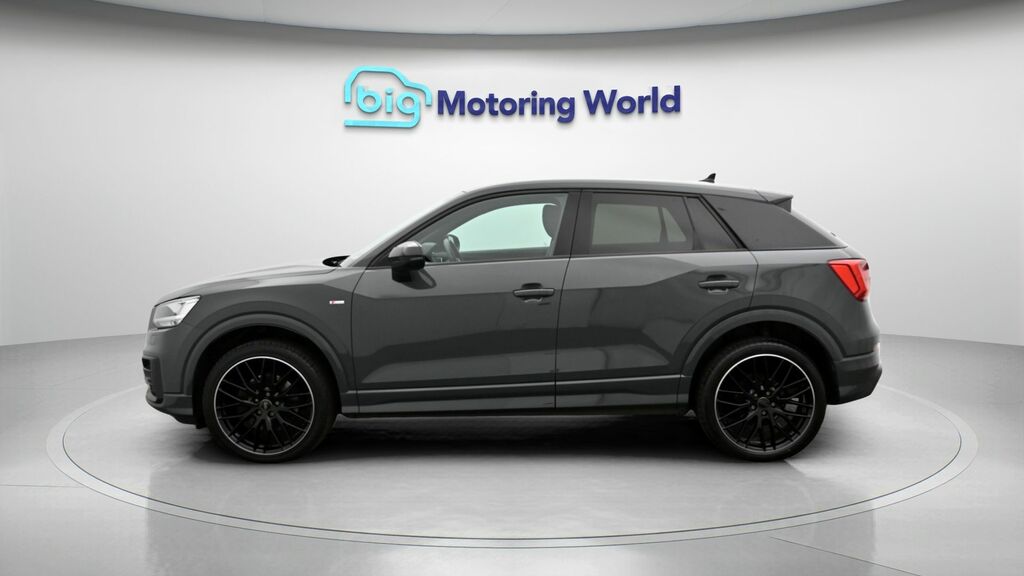 Audi Q2 Black Edition Grey #4