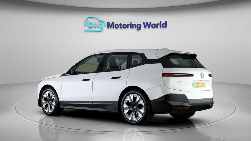 BMW iX Sport White #5