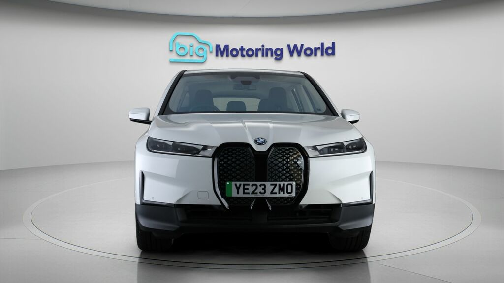 BMW iX Sport White #2
