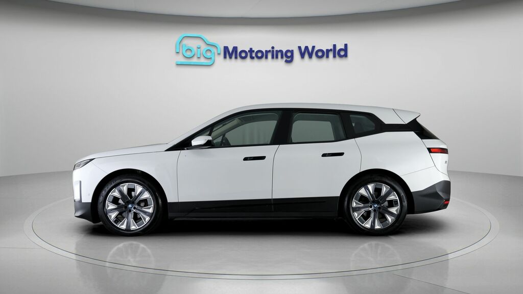 BMW iX Sport White #4