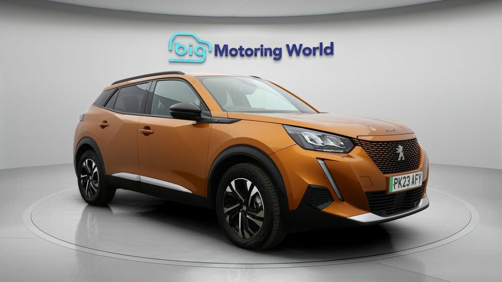 Peugeot e-2008 Allure Premium Orange
