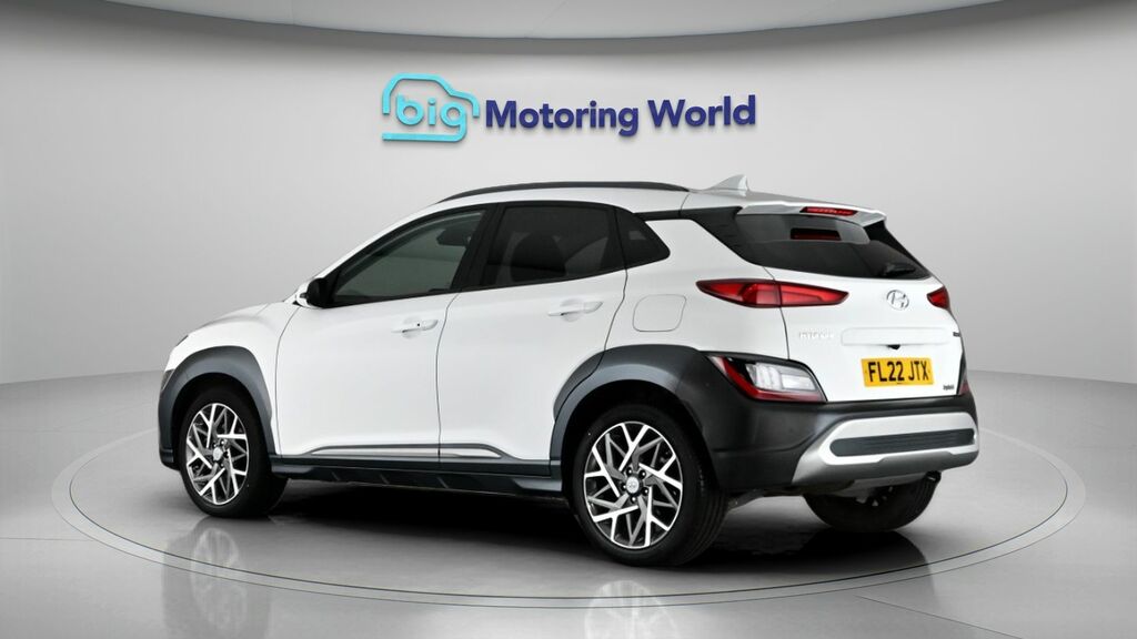 Hyundai Kona Premium White #5