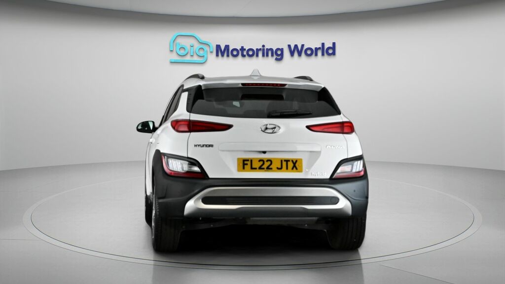 Hyundai Kona Premium White #6