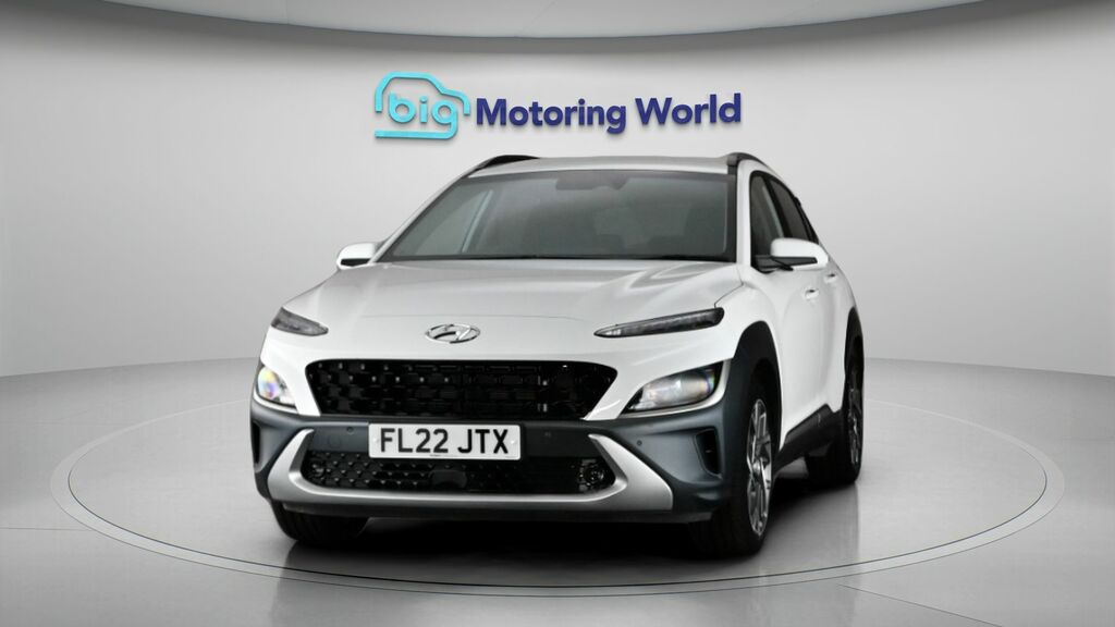 Hyundai Kona Premium White #3