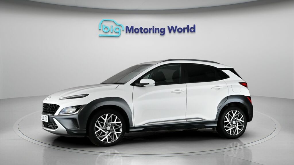 Hyundai Kona Premium White #4