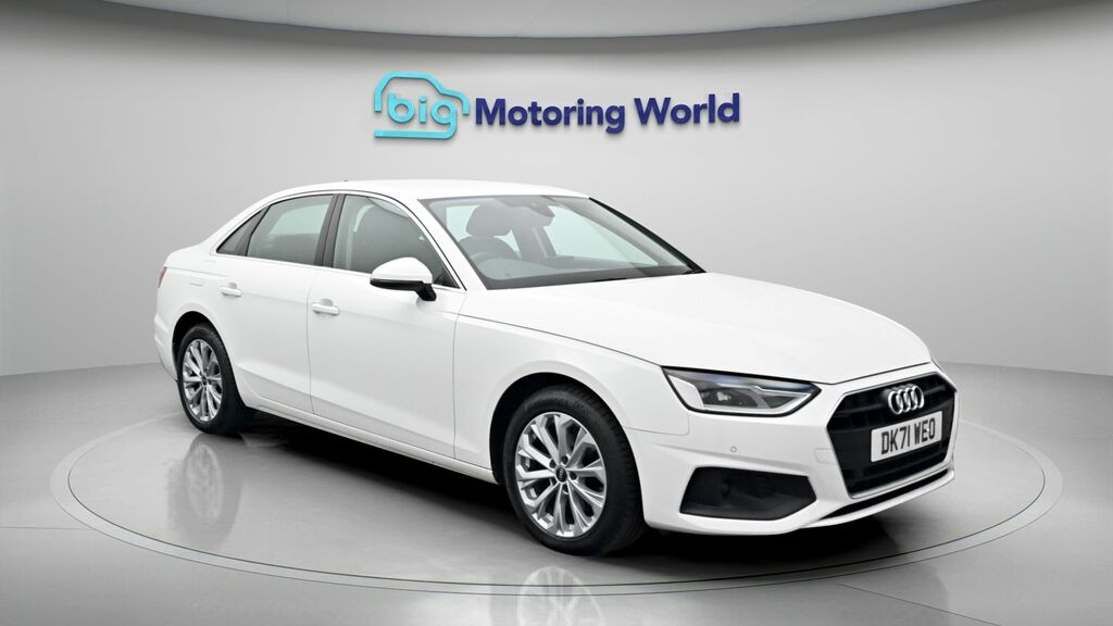 Audi A4 Technik White