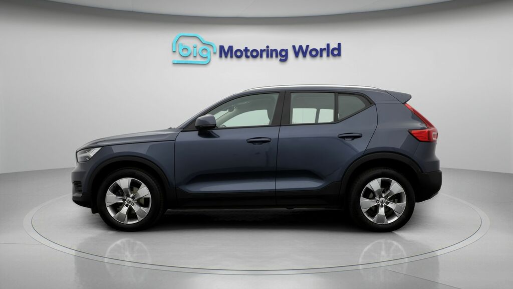 Volvo XC40 Momentum YX22JVC Blue #4