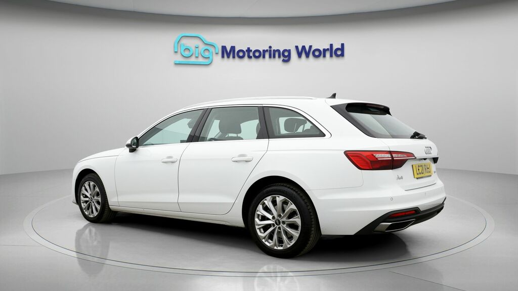 Audi A4 Avant Technik White #5