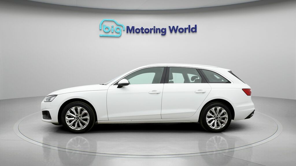 Audi A4 Avant Technik White #4