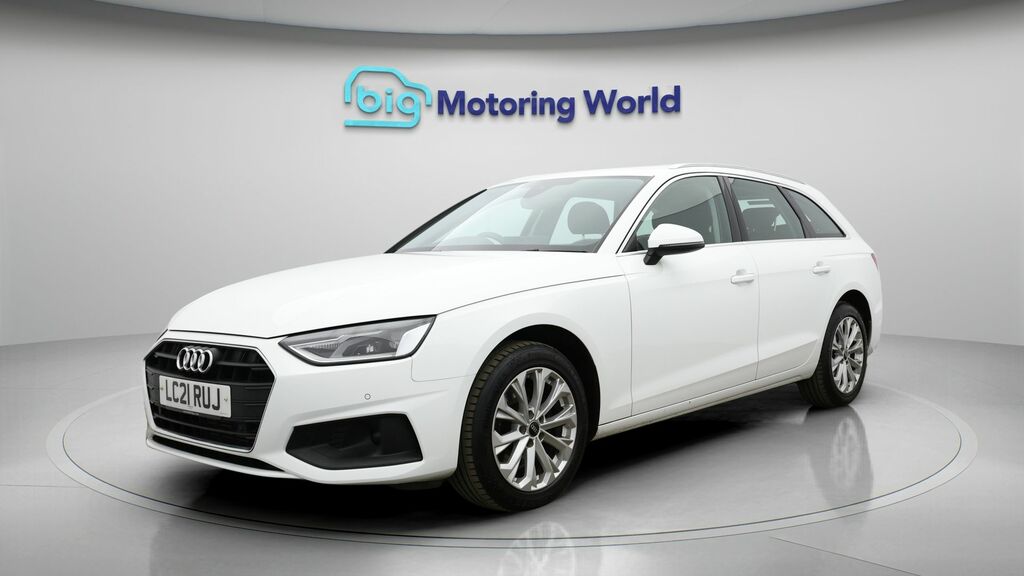 Audi A4 Avant Technik White #3