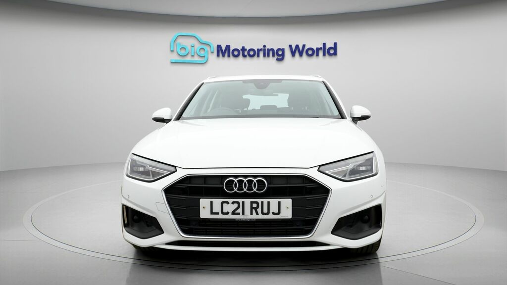 Audi A4 Avant Technik White #2