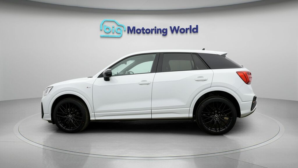 Audi Q2 Black Edition HV21PWX White #4