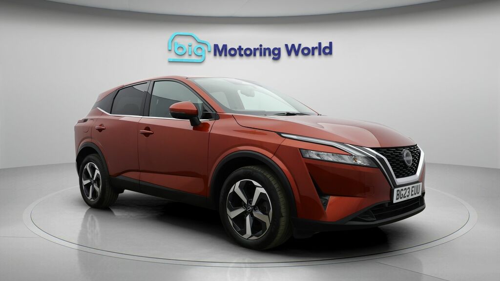Nissan Qashqai N-connecta Red