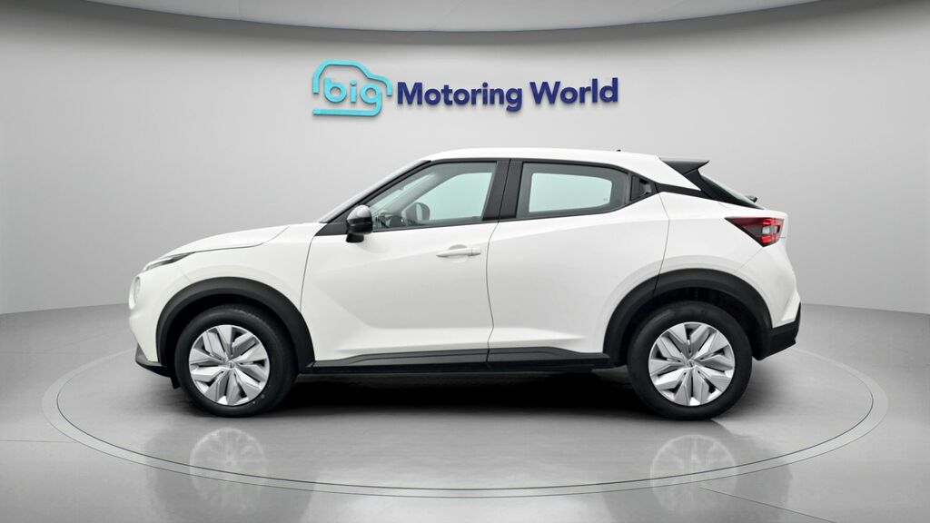 Nissan Juke Acenta White #4