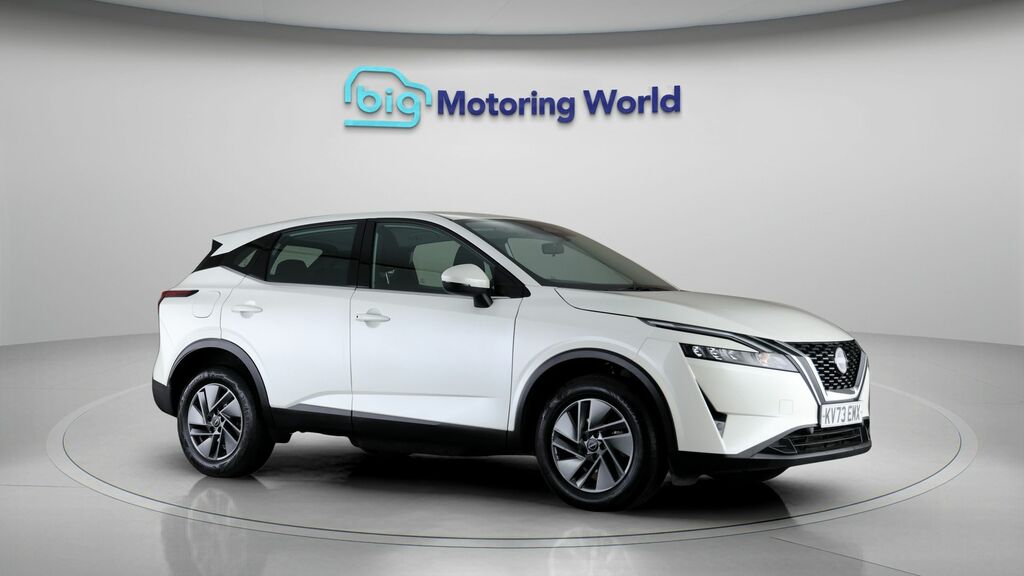 Nissan Qashqai Acenta Premium KV73EMX White