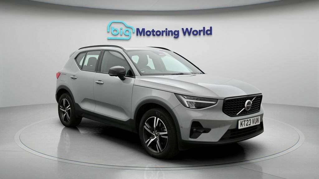 Volvo XC40 Plus Dark KT23VUN Grey