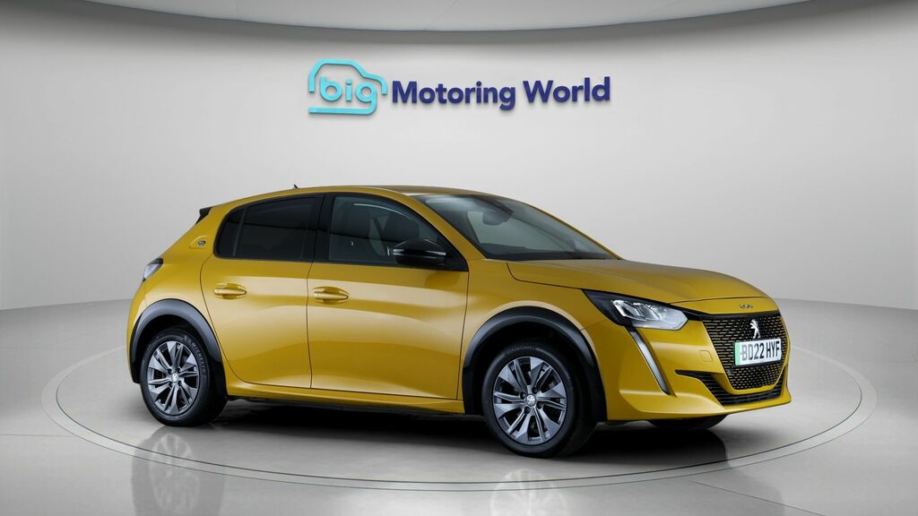 Peugeot e-208 Allure Premium Yellow