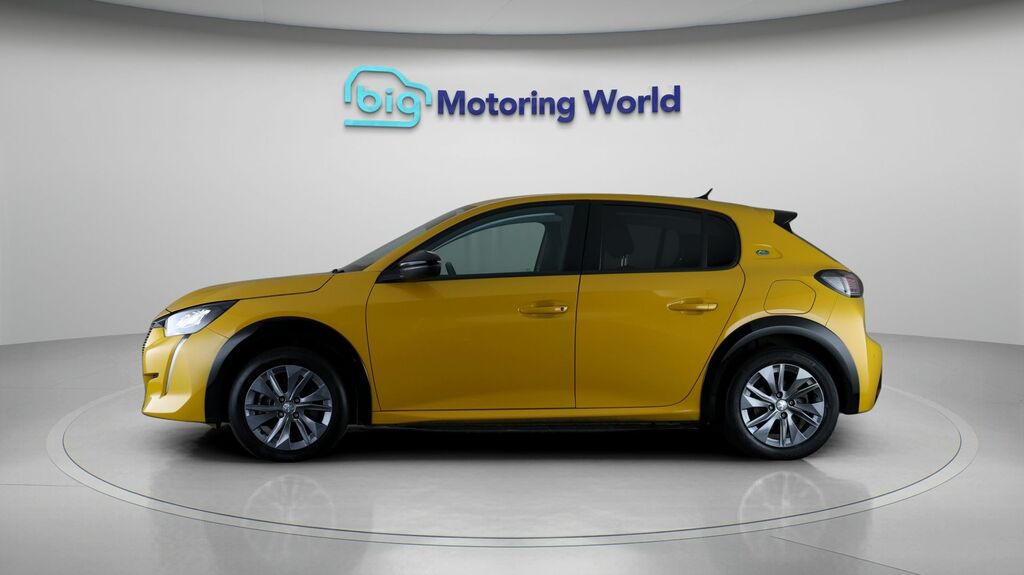Peugeot e-208 Allure Premium BD22HYF Yellow #4