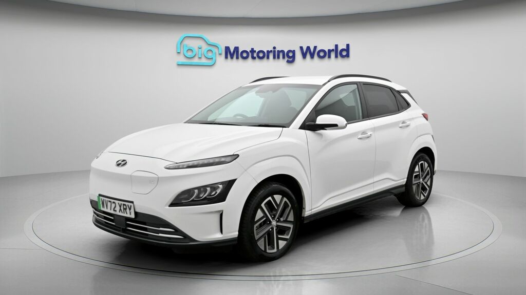 Hyundai Kona Premium White #3