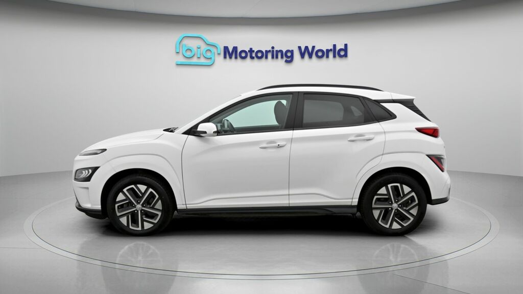 Hyundai Kona Premium White #4