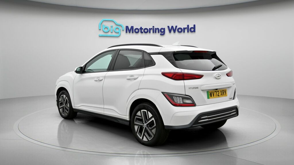 Hyundai Kona Premium White #5