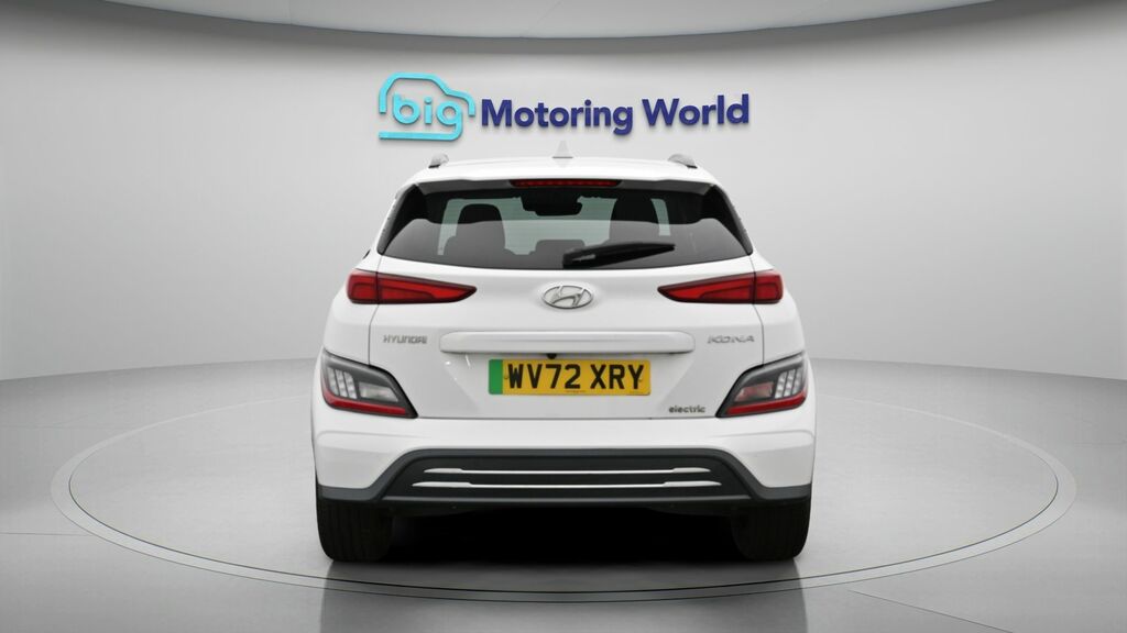 Hyundai Kona Premium White #6