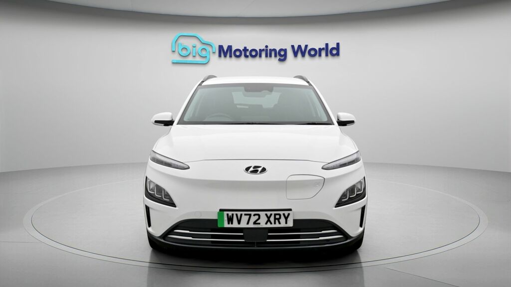 Hyundai Kona Premium White #2