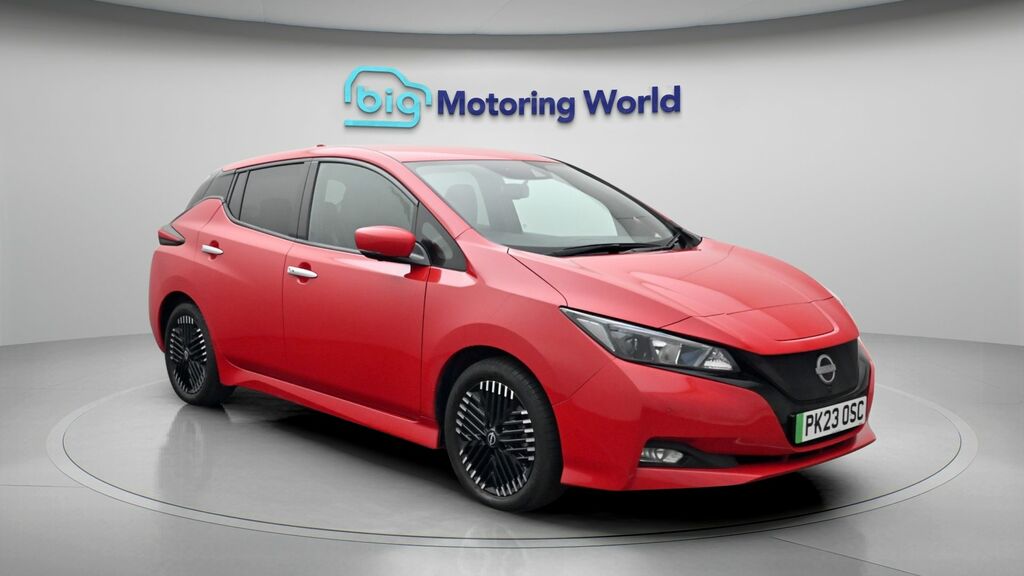 Nissan Leaf N-connecta Red
