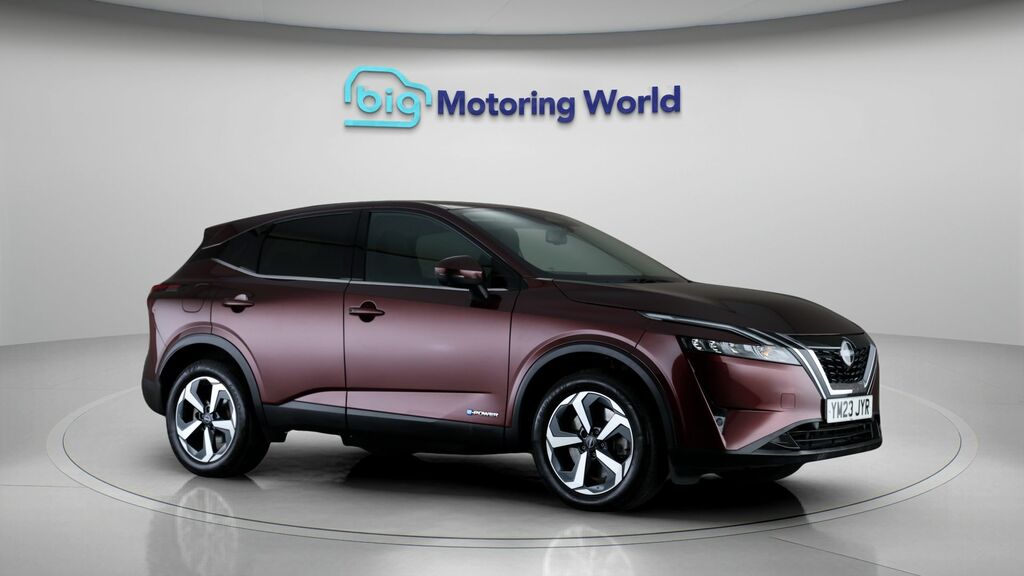 Nissan Qashqai N-connecta Red