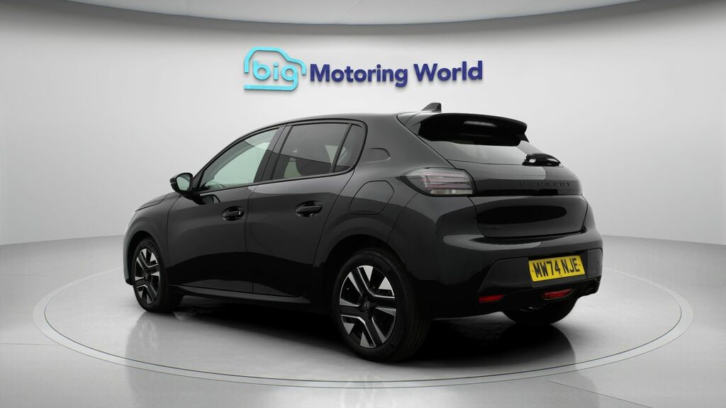 Peugeot 208 Allure Black #5