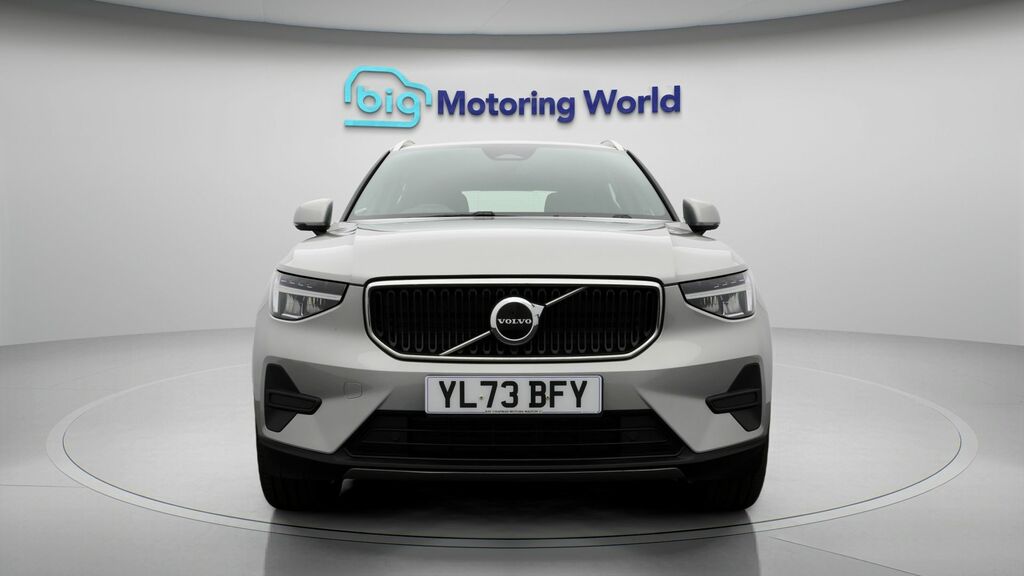 Volvo XC40 Core Silver #2