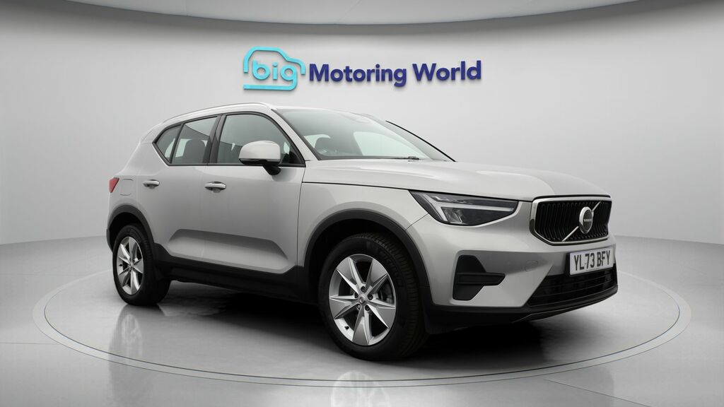Volvo XC40 Core Silver