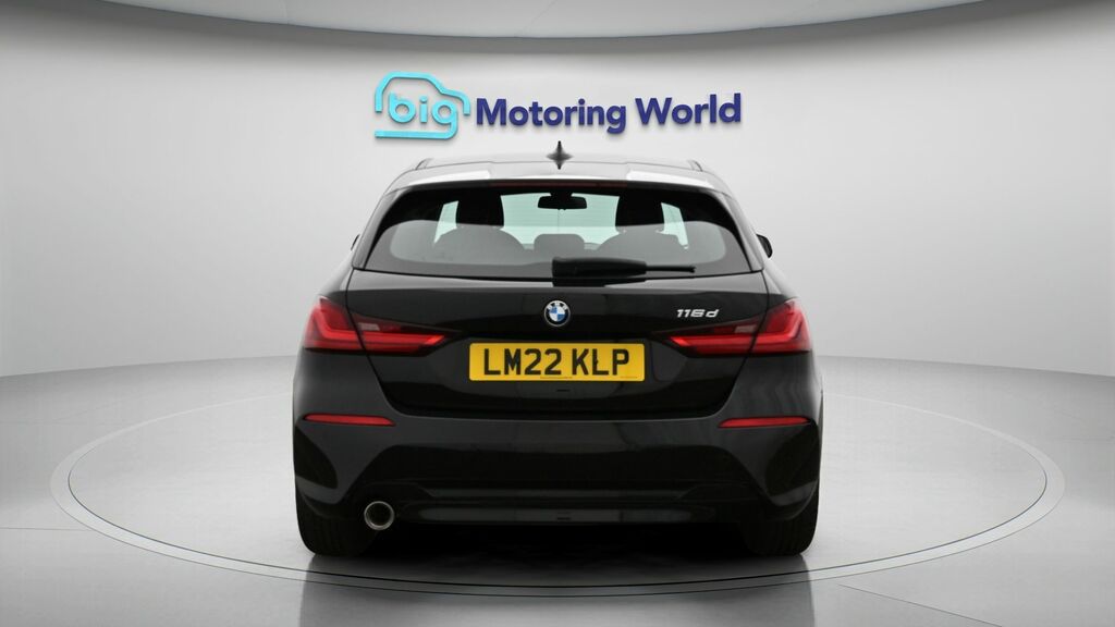 BMW 1 Series Se Black #6