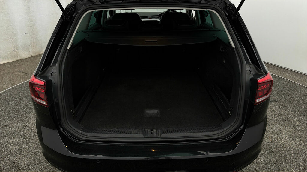 Volkswagen Passat Estate R-line 1.5 Tsi 150Ps 7-Speed Dsg White #16