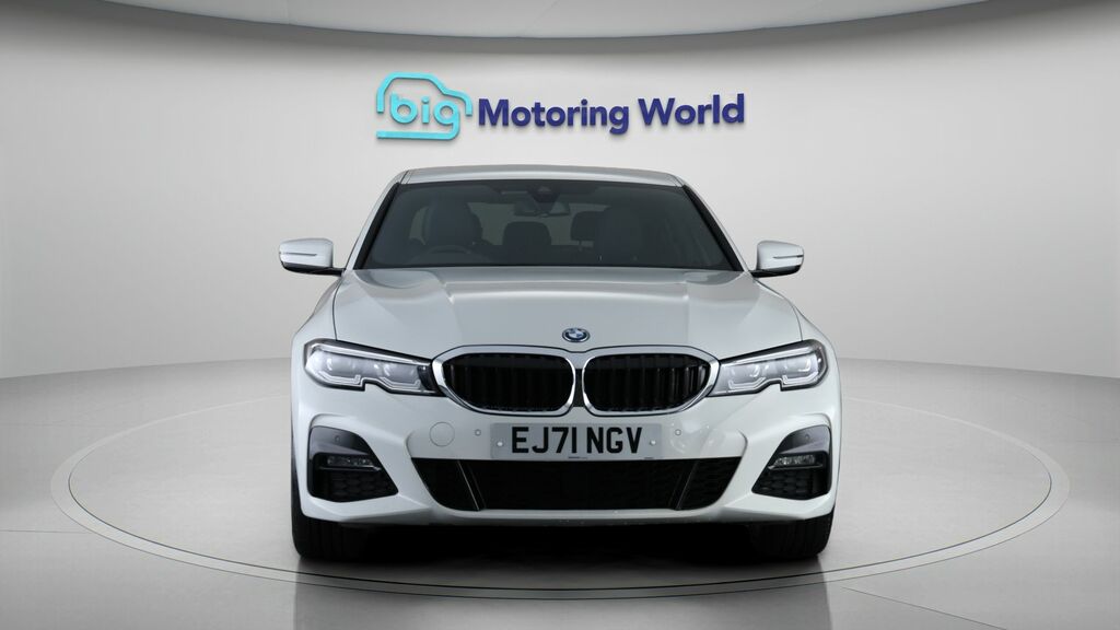 BMW 3 Series M Sport White #2