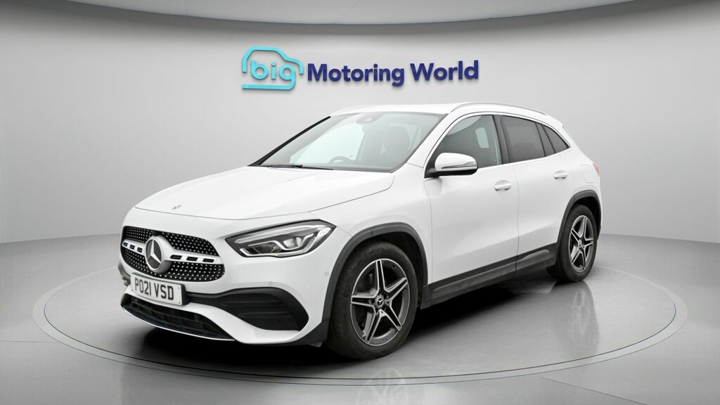 Mercedes-Benz GLA Class Amg Line White #3
